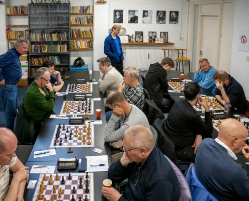 Rini Kuijf kijkt bij de andere partijen. foto Frans Peeters