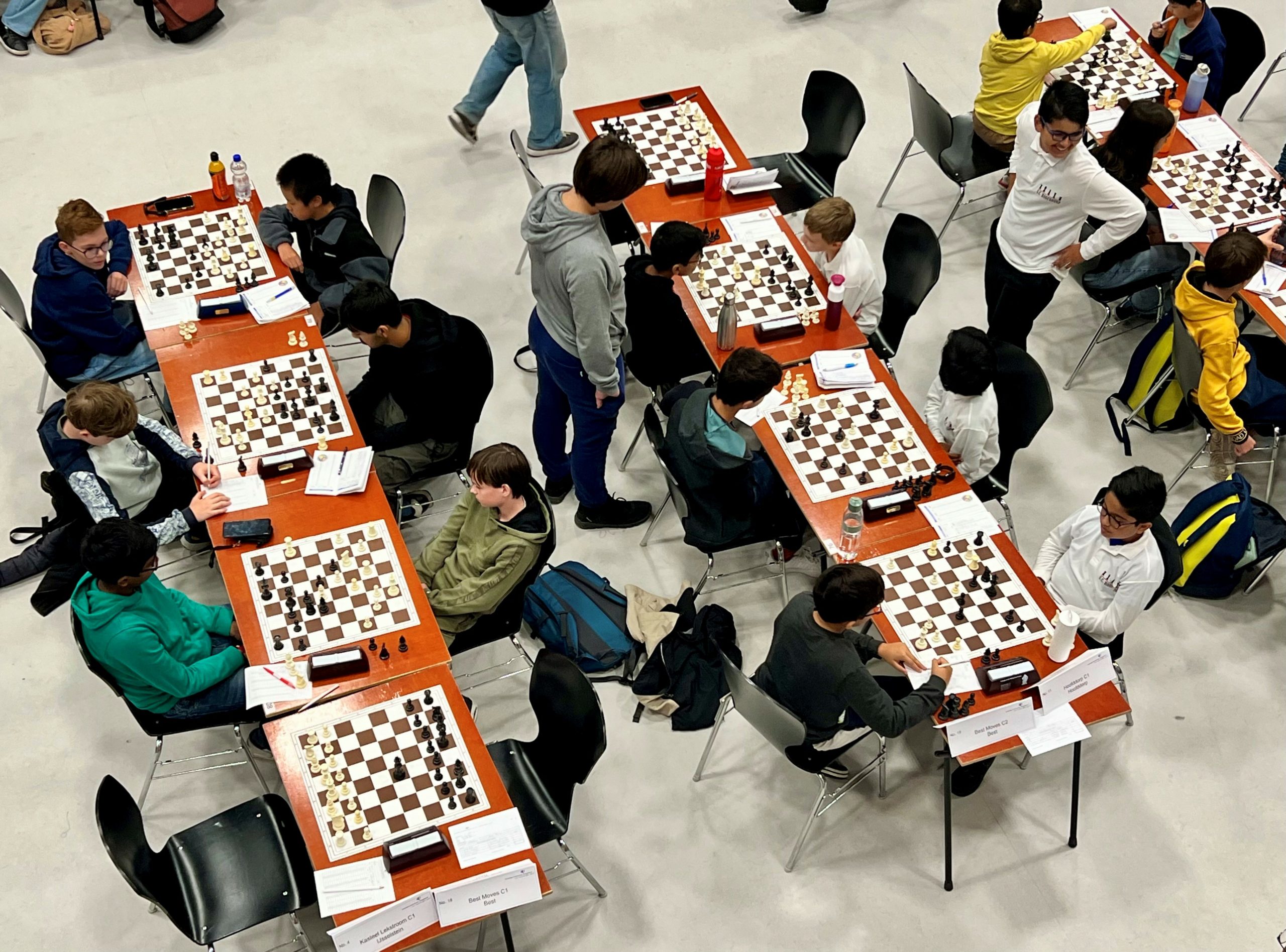 Bovenaanzicht van de 2e speeldag in Amstelveen bij de Meesterklasse A en C (foto Michiel Blom)