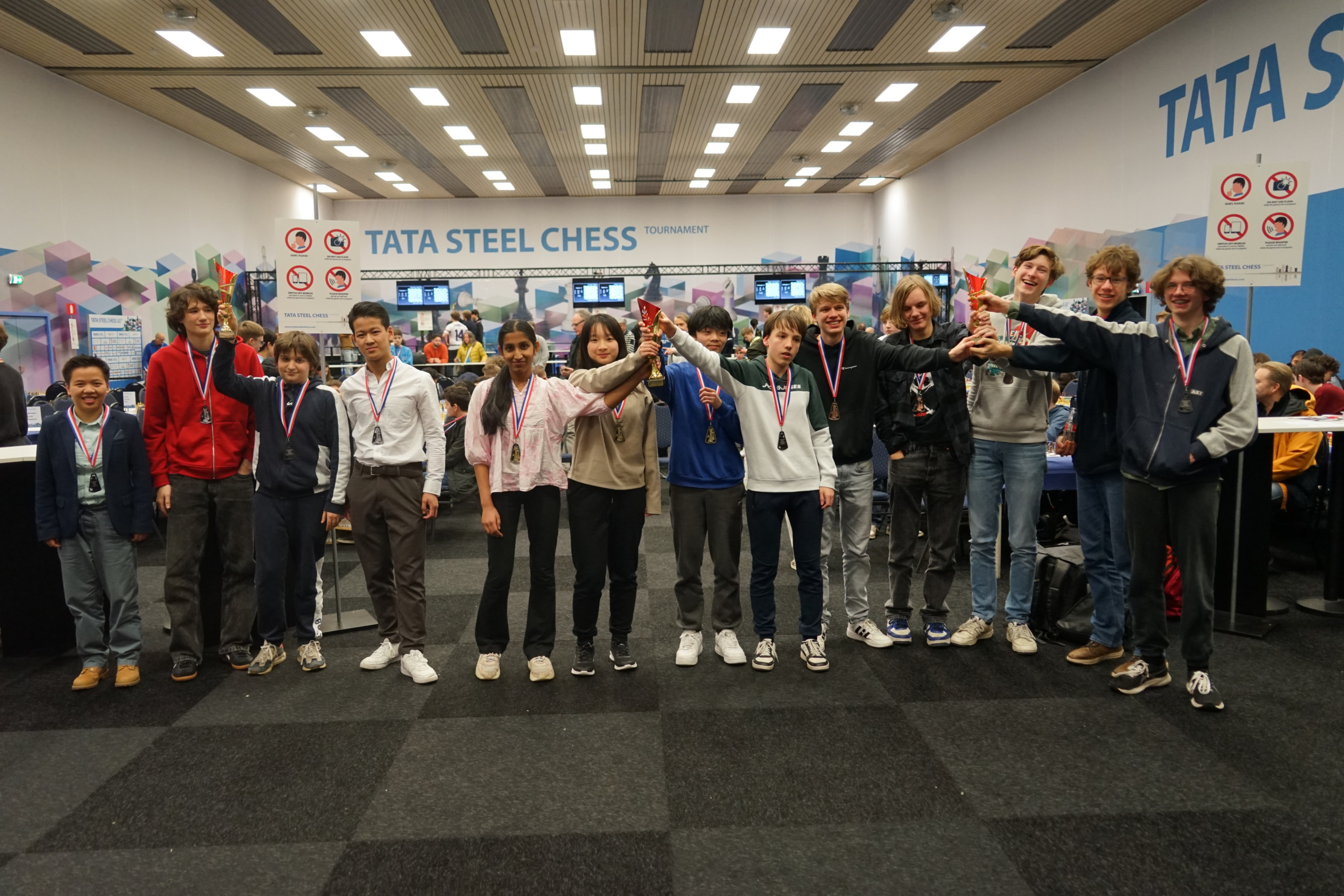 School Chess 4All finale, top 3 van categorie 1 (foto KNSB)