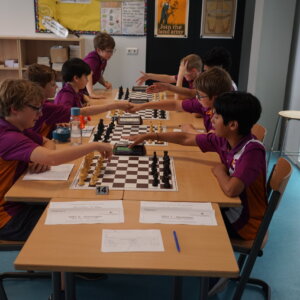 De twee Groningse teams tegen elkaar in ronde 3 (foto EvB)