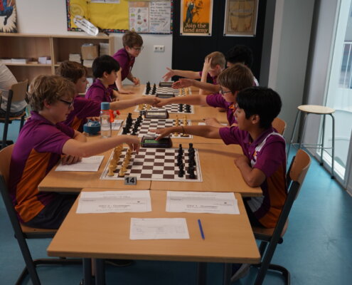 De twee Groningse teams tegen elkaar in ronde 3 (foto EvB)