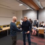 Links voorzitter Bert-Jan van Dijk; rechts Arnold Stam (300e lid)