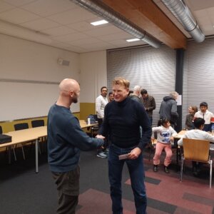 Links voorzitter Bert-Jan van Dijk; rechts Arnold Stam (300e lid)