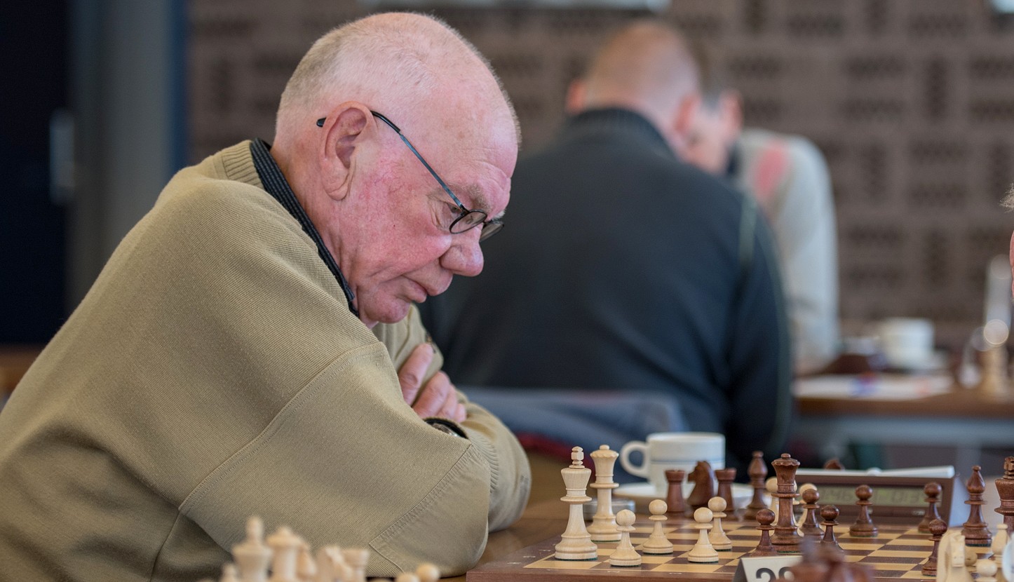 Sytze Faber tijdens Hoogeveen schaaktoernooi 2016